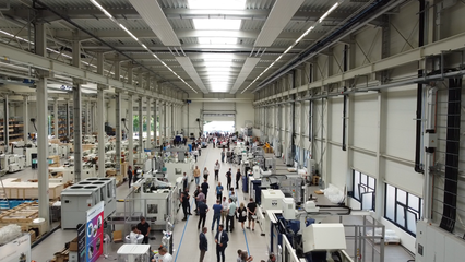 精彩回顾 | 探秘科技前沿，海天德国工厂开放日汽车配件之旅