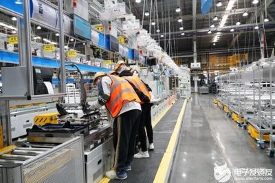 智慧驱动，柔性升级 斯坦德机器人助力东风李尔打造汽车配件智能标杆工厂